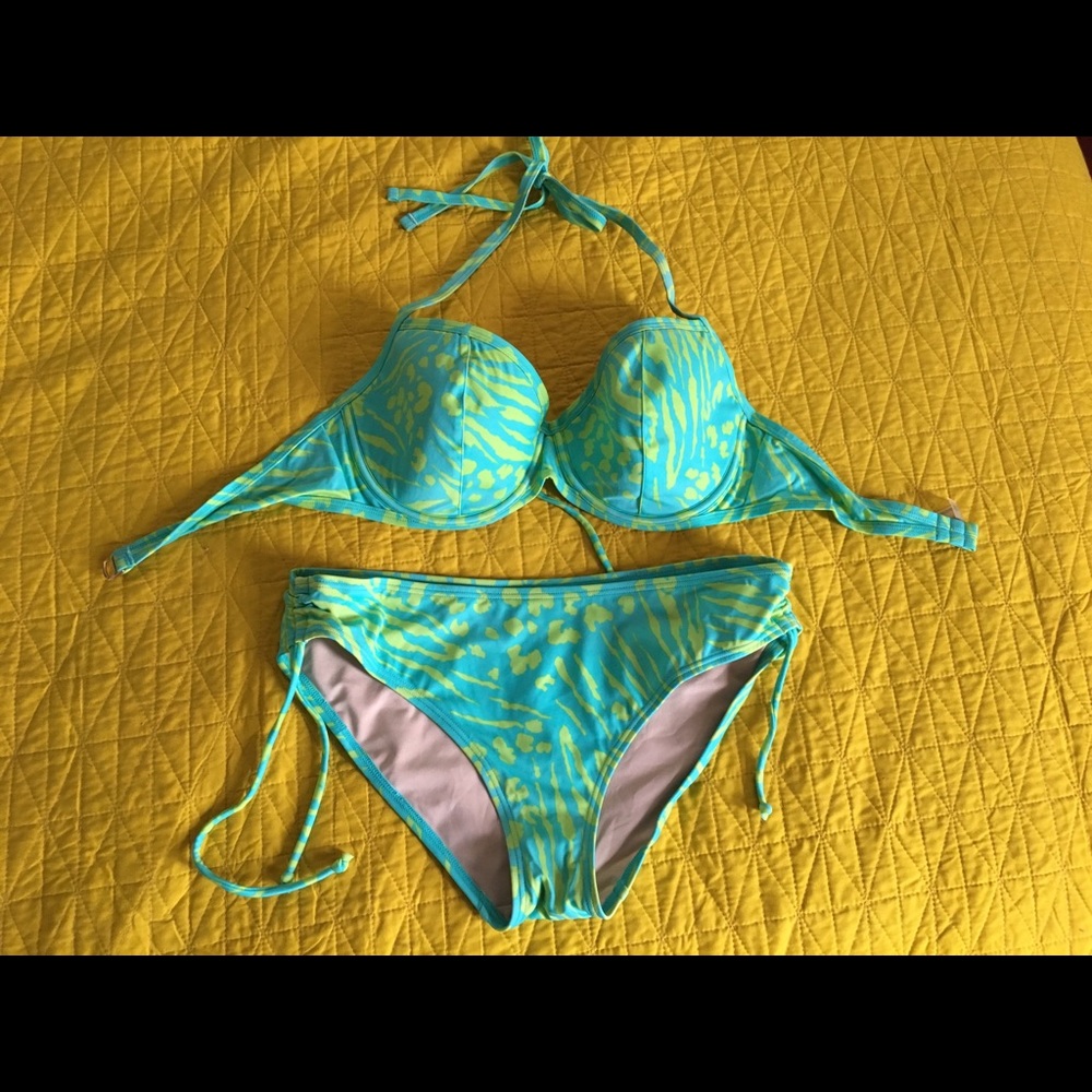 Victoria’s Secret underwire bikini. 38D w/ bottoms